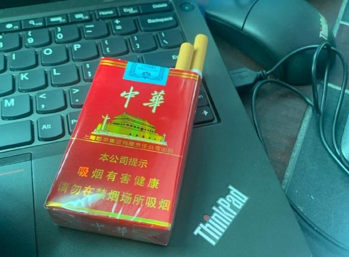 秋天的第一包中华是什么梗